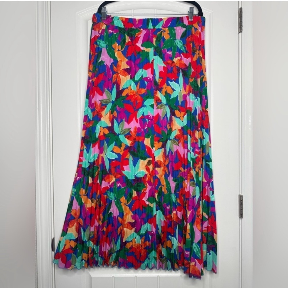 EUC Beautiful Colorful Floral Skirt